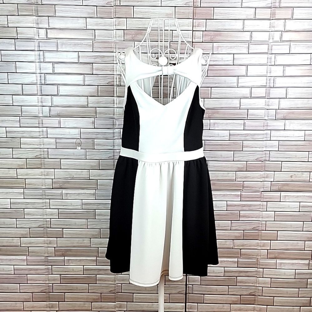 Material Girl black and white block dress Size L